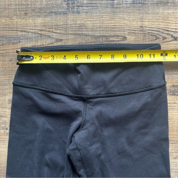 Lululemon Women's Black Cropped Leggings Size 4 GUC - Picture 4 of 9
